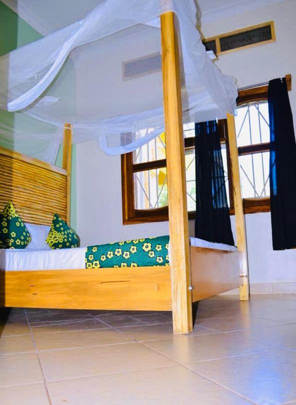 Buutu Nest Bed and Breakfast Jinja Buitenkant foto
